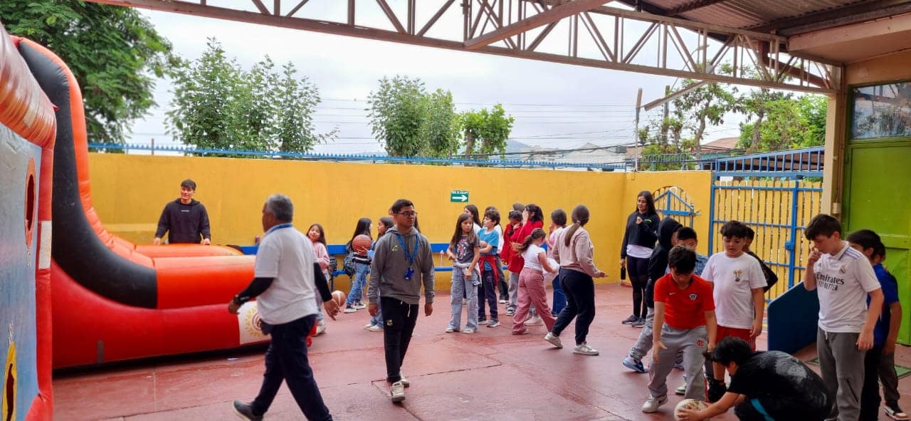 ¡Día de Alegría y Convivencia en el Colegio HF Camilo Henríquez de Quilpué! - 584515271_1319445109978478_8028785647204582207_n.jpg